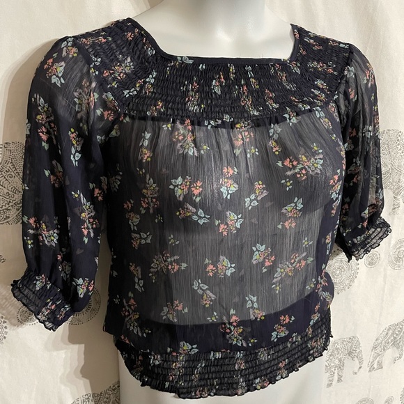Women’s XS Romy sheer navy blue blouse with floral print excellent condition - Picture 2 of 9
